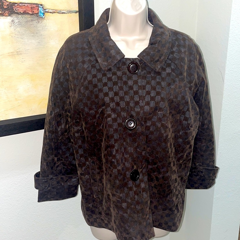 ELCC BROWN FAUX SUEDE JACKET.. VERY CLASSY AND VERSITILE..SIZE L